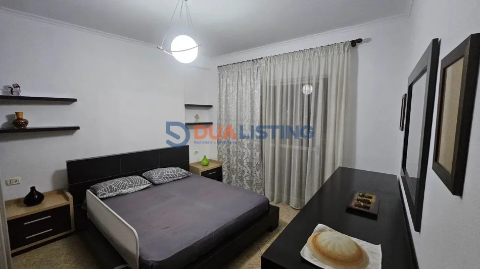Tirane, jepet me qera apartament 2+1 , 620 € (Rruga Barrikadave)