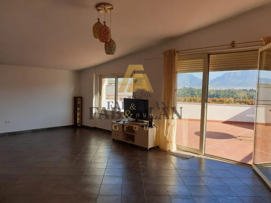 Tirane, jepet me qera apartament+verande | Penthouse 4+1 Kati 5, 210 m² 1.200 € (Liqeni i Thate)