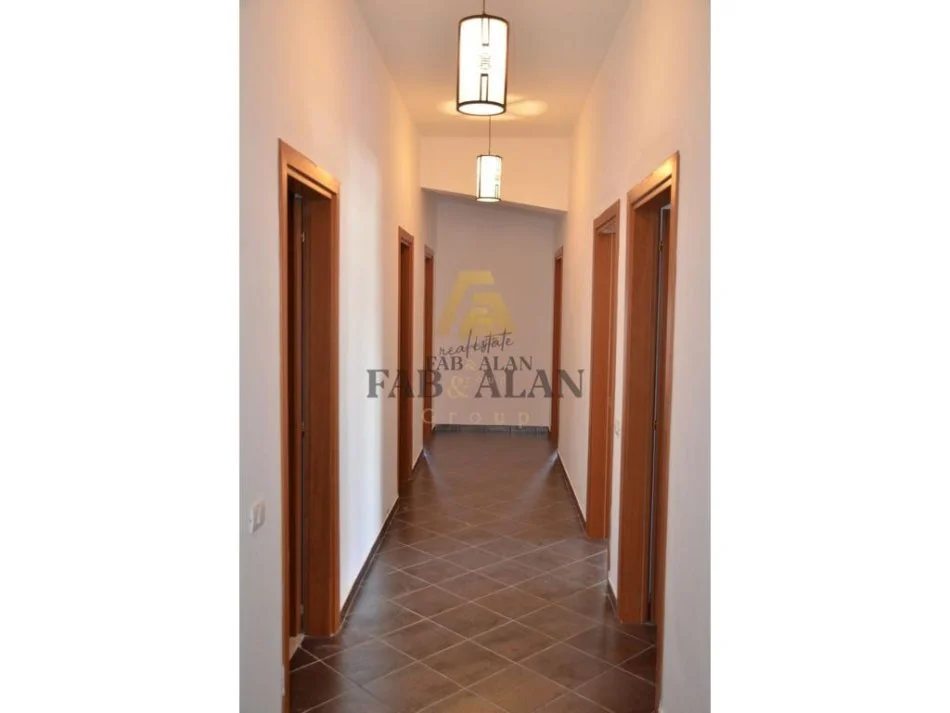 Tirane, jepet me qera apartament+verande | Penthouse 4+1 Kati 5, 210 m² 1.200 € (Liqeni i Thate)