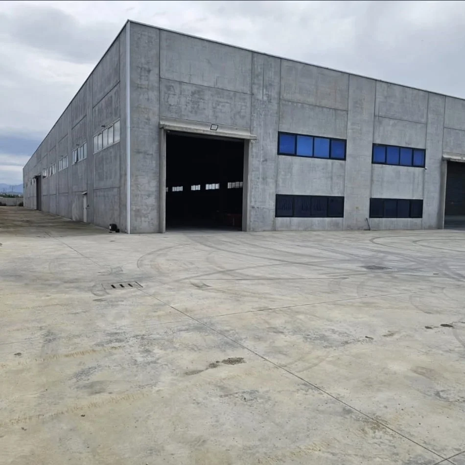 Durres, jepet me qera magazine Kati 0, 3.500 m² 8.800 € (Fllakë)