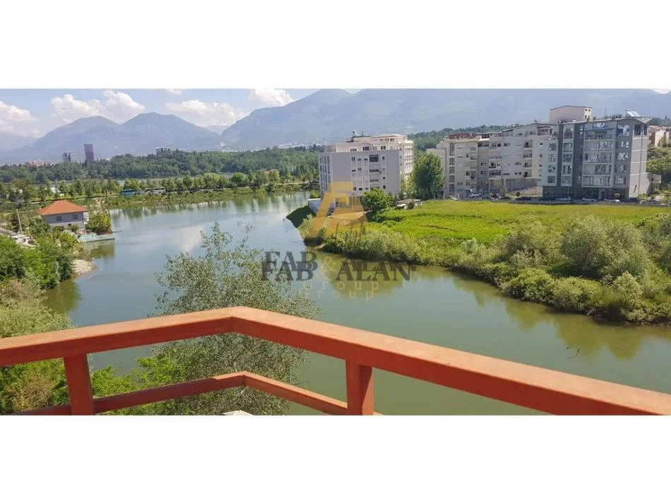 Tirane, jepet me qera apartament+verande | Penthouse 4+1 Kati 5, 210 m² 1.200 € (Liqeni i Thate)