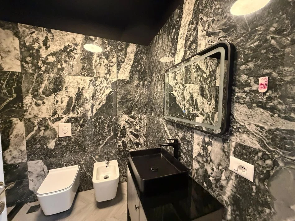 Tirane, shitet apartament luksoz 2+1+2+Ballkon Kati 10, 112 m² 285.000 € (Komuna Parisit)