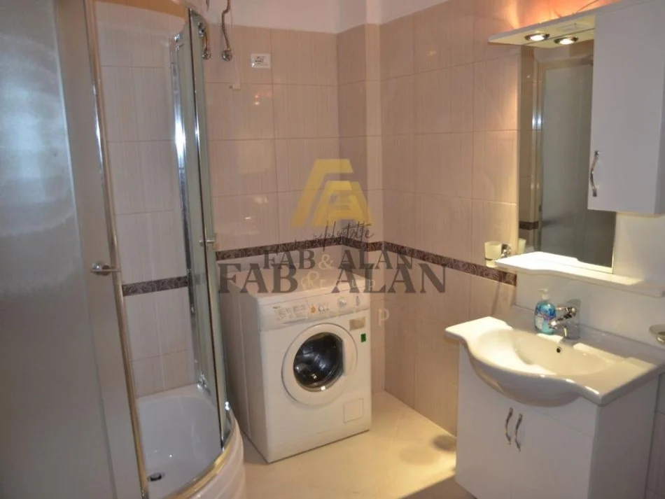 Tirane, jepet me qera apartament+verande | Penthouse 4+1 Kati 5, 210 m² 1.200 € (Liqeni i Thate)