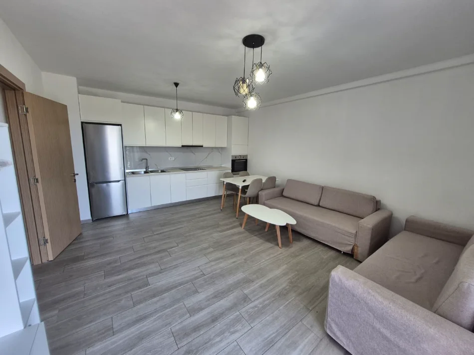 Tirane, jepet me qera apartament 3+1+Aneks+Ballkon Kati 3, 120 m² 500 € (rruga 5 maji)