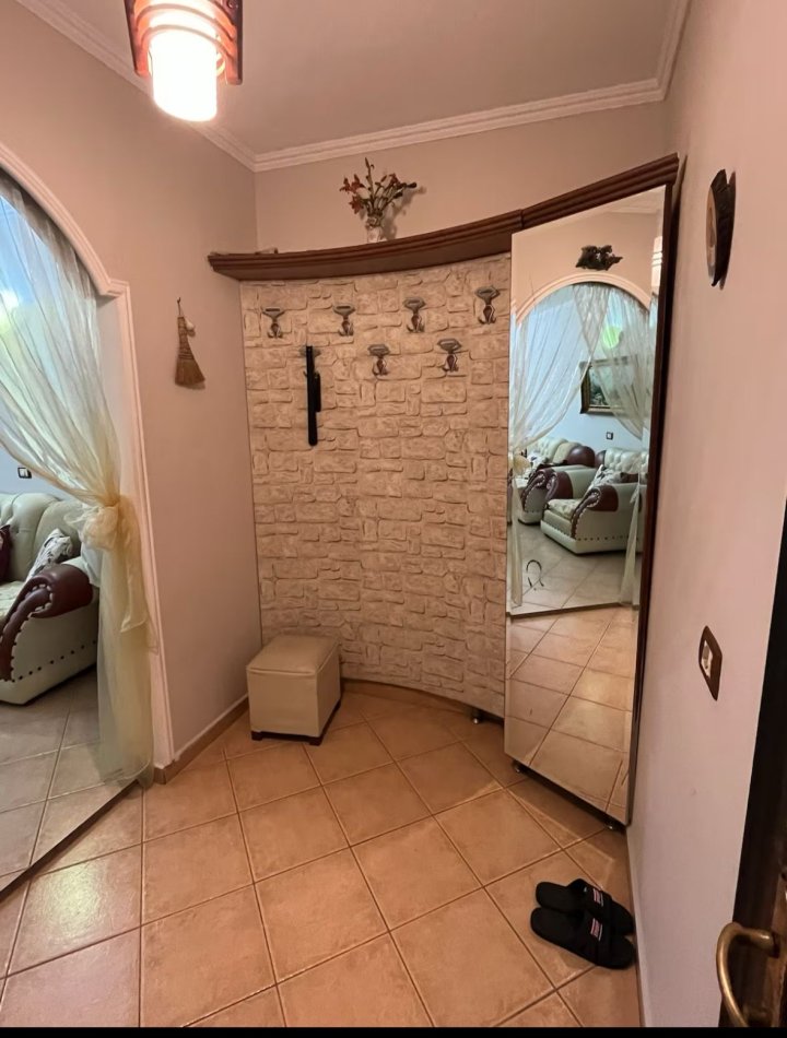 Tirane, jepet me qera apartament 2+1 Kati 2, 85 m² 700 € (21 dhjetori pran mozaikut)