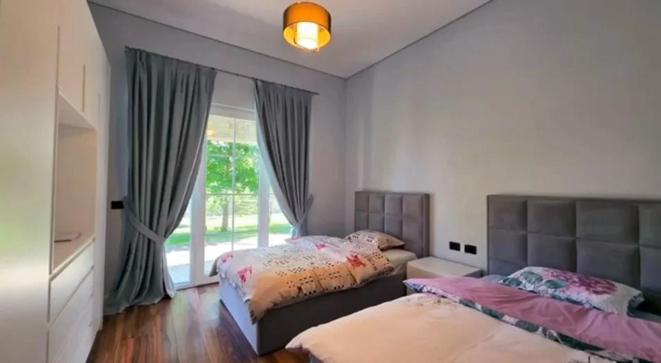 Tirane, shitet Vile 5+1+Aneks+Ballkon Kati 0, 1.100.000 € 