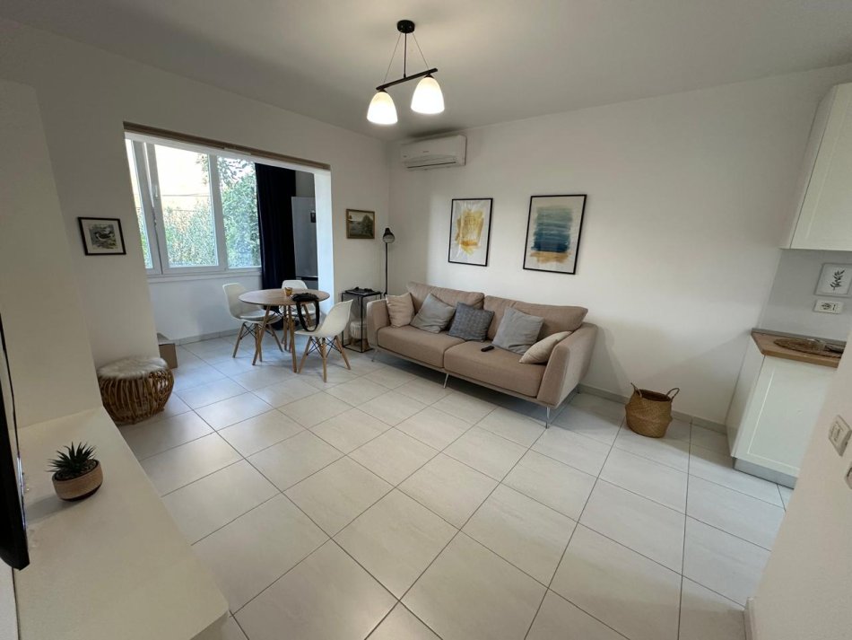 Tirane, shitet apartament 1+1 , 52 m² 102.000 € (Oxhaku)