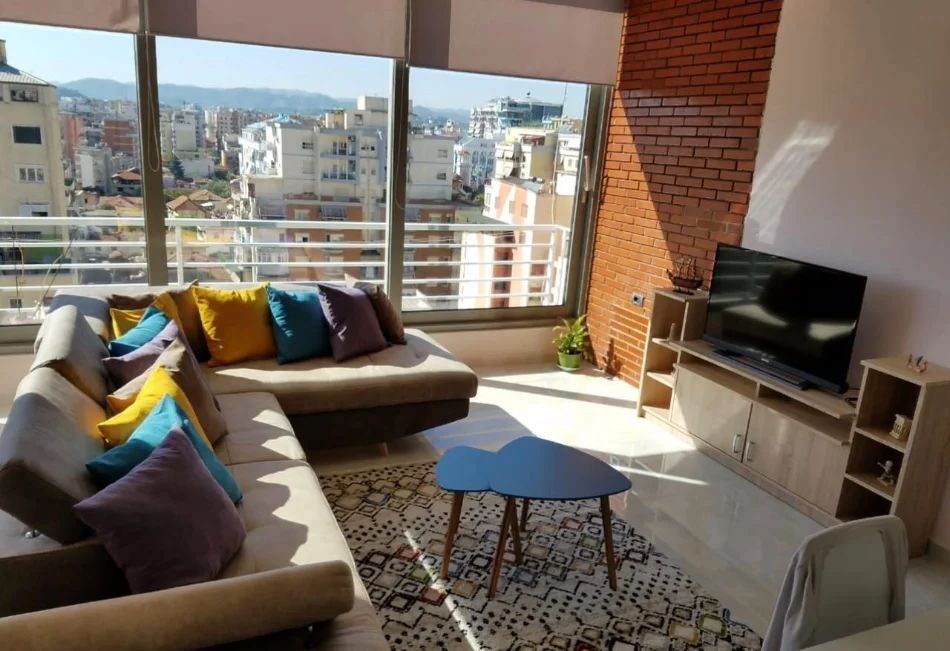 Tirane, jepet me qera apartament 2+1+Ballkon Kati 1, 105 m² 700 € 