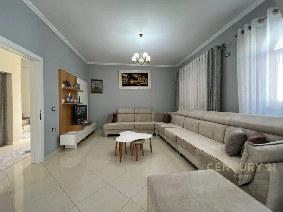Tirane, jepet me qera Vile 3 Katshe Kati 0, 520 m² 4.500 € (PRANE "AKACIA HILL" TEG)