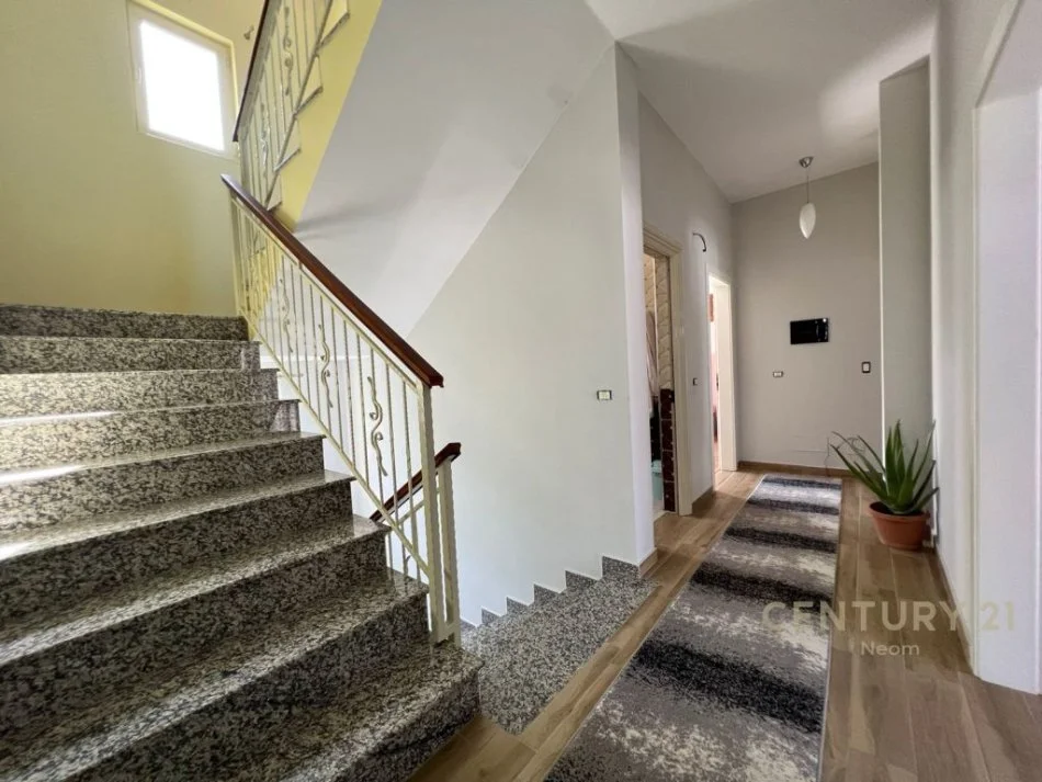 Tirane, jepet me qera Vile 3 Katshe Kati 0, 520 m² 4.500 € (PRANE "AKACIA HILL" TEG)