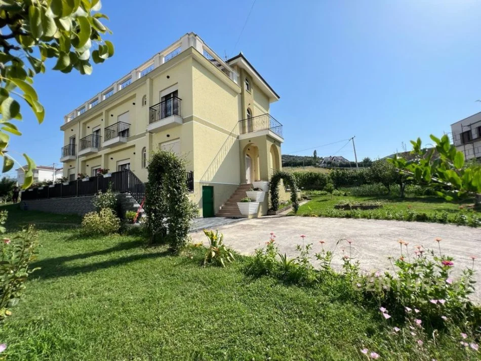 Tirane, jepet me qera Vile 3 Katshe Kati 0, 520 m² 4.500 € (PRANE "AKACIA HILL" TEG)