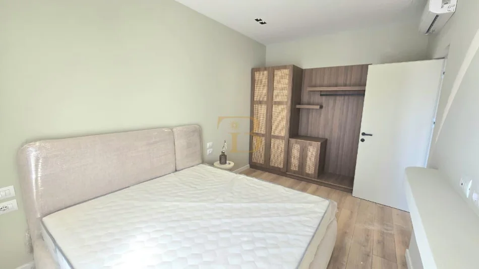 Tirane, jepet me qera apartament 1+1 Kati 7, 63 m² 1.000 € (Rruga e Barrikadave)
