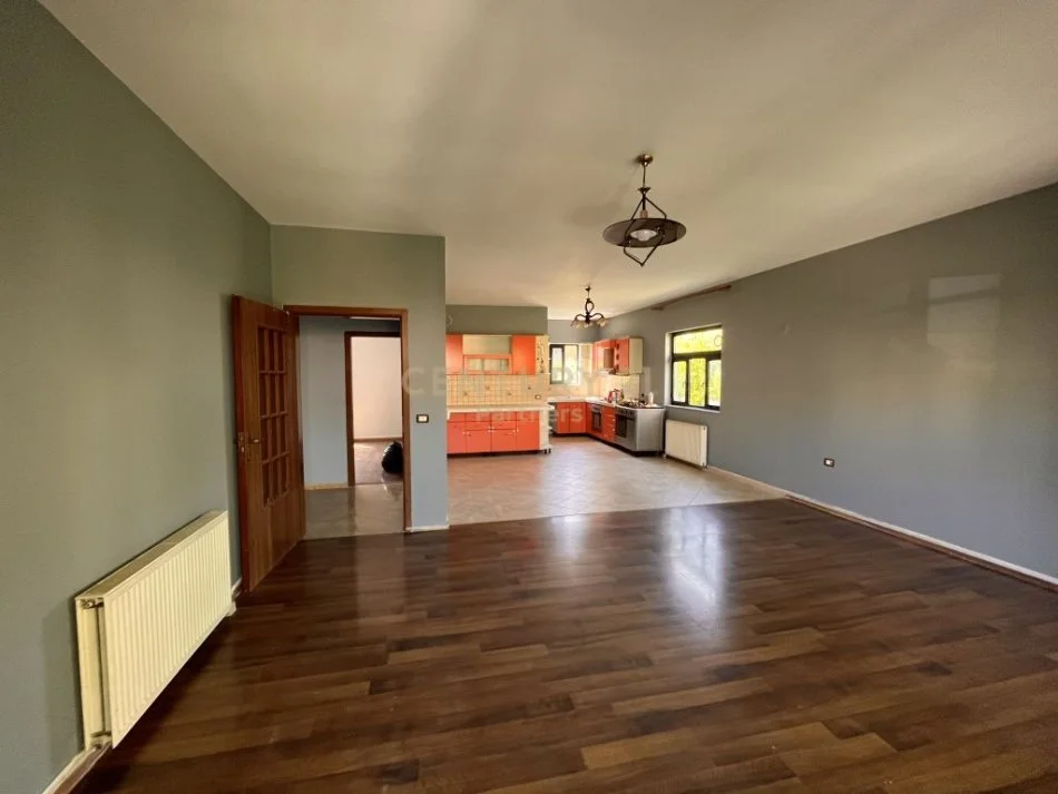 Tirane, jepet me qera Vile 3+1+Ballkon Kati 1, 144 m² 1.200 € (Kombinat)