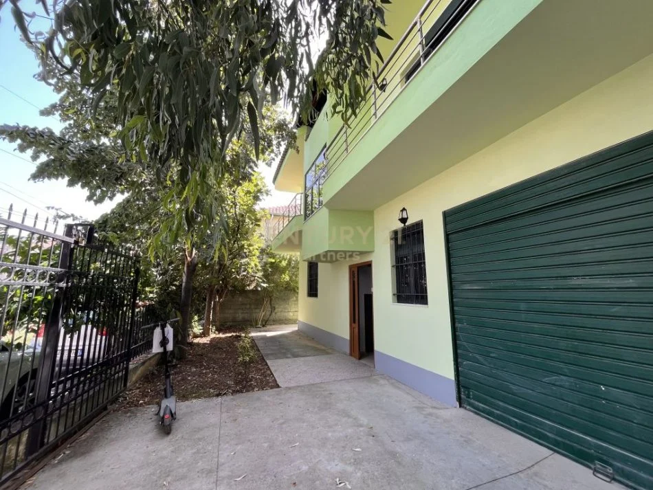 Tirane, jepet me qera Vile 3+1+Ballkon Kati 1, 144 m² 1.200 € (Kombinat)