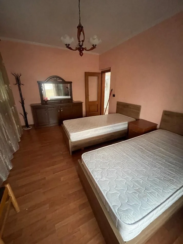 Tirane, jepet me qera apartament 2+1 Kati 5, 74 m² 500 € (Kafe Flora ,Rruga e Durrsit)