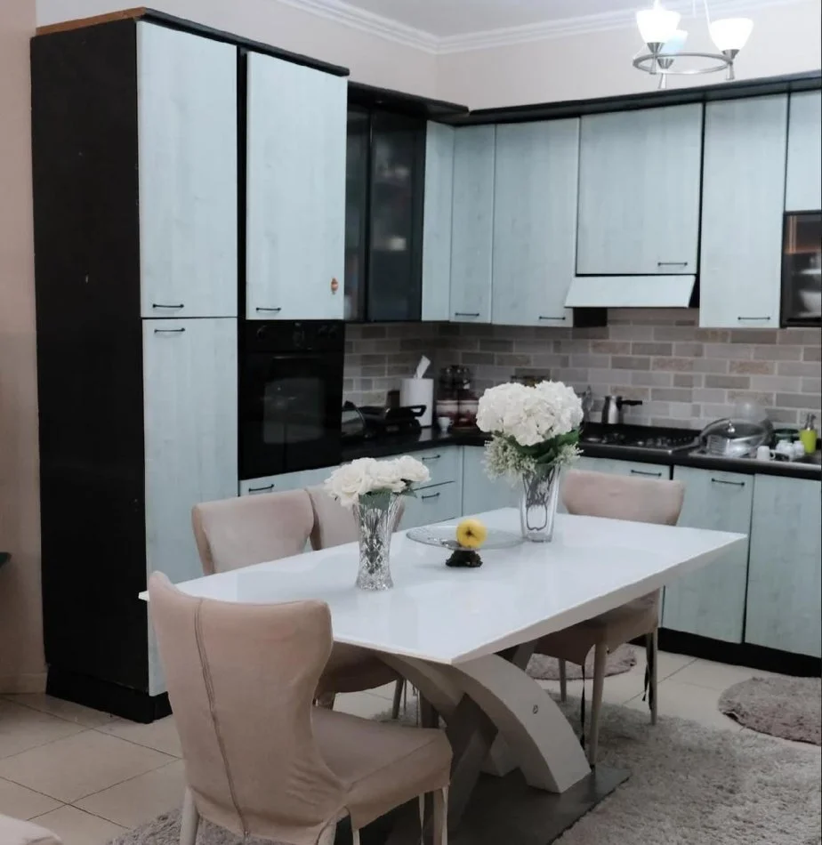 Vlore, jepet me qera apartament 2+1+Ballkon Kati 7, 101 m² 450 € (Conad)