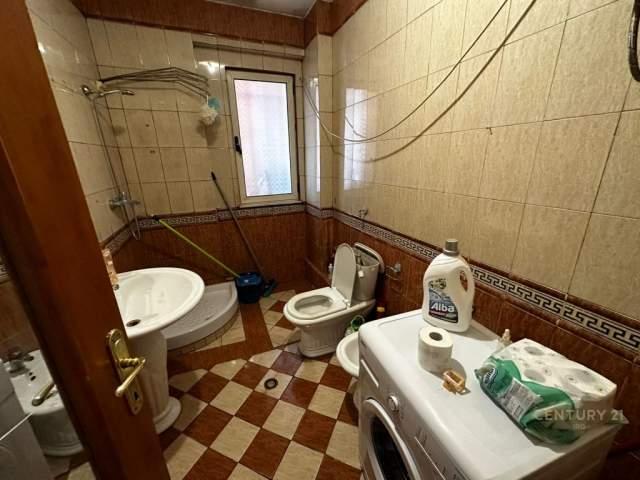 Tirane, jepet me qera apartament Kati 10, 100 m² 520 Euro (Komuna e Parisit Tirana, Albania)