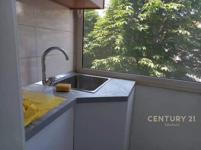 Tirane, jepet me qera apartament 1+1+A+BLK Kati 2, 50 m² 300 Euro (rruga kongresi manastirit)