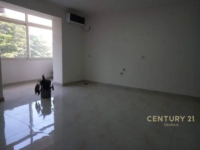 Tirane, jepet me qera apartament 1+1+A+BLK Kati 2, 50 m² 300 Euro (rruga kongresi manastirit)