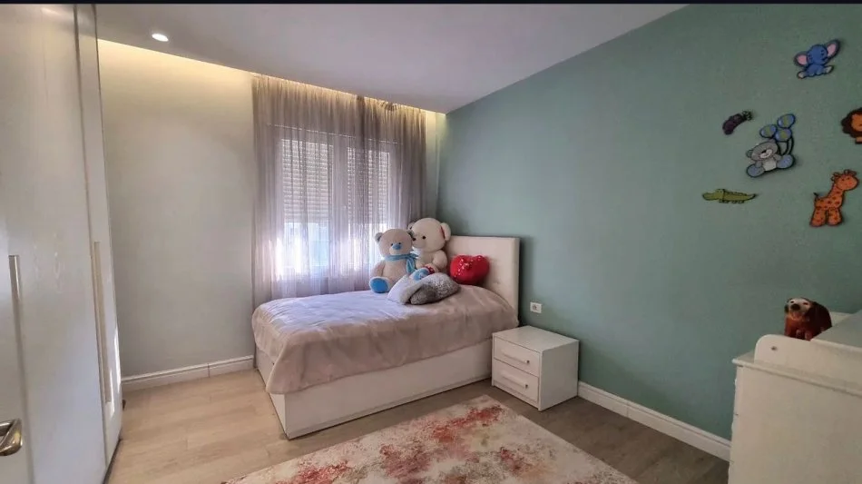 Tirane, jepet me qera 2+1+Ballkon Kati 6, 900 € (Medar Shtylla)