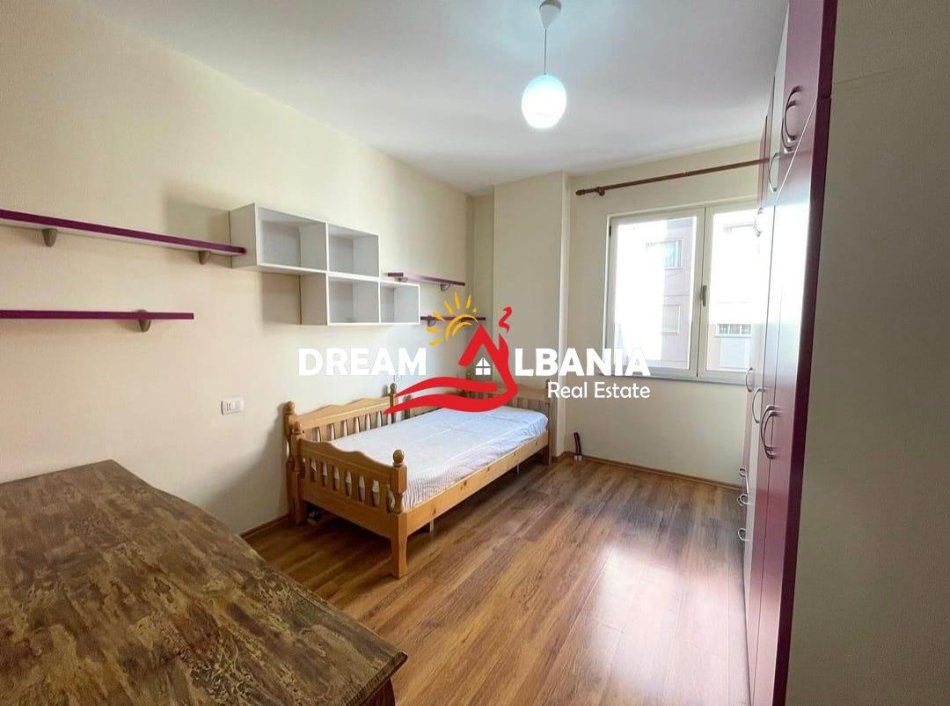 Tirane, jepet me qera apartament 2+1 , 110 m² 500 € 