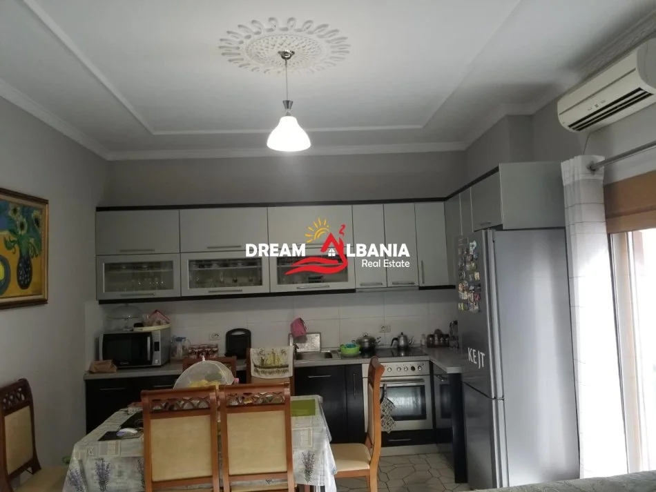 Tirane, shitet Vile Kati 5, 720 m² 730.000 € (ne Selite prane shkolles Marin Barleti)