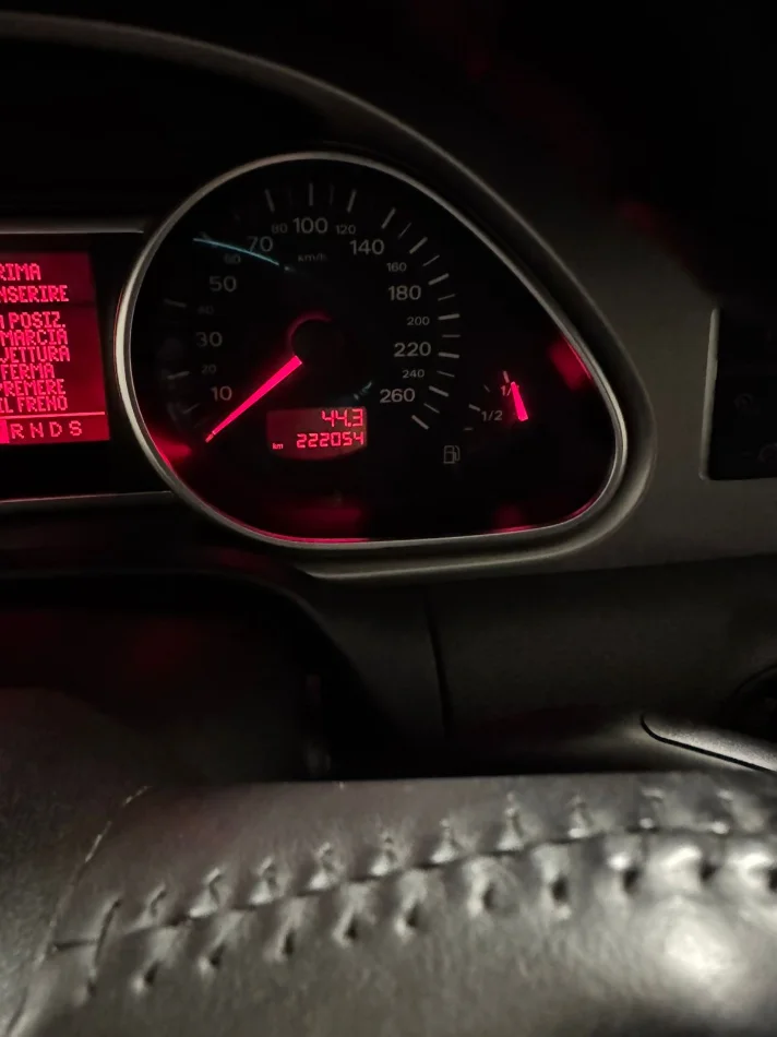 Vlore, Nafte, e zeze automatik Kondicioner 22.000 km 600.000 €