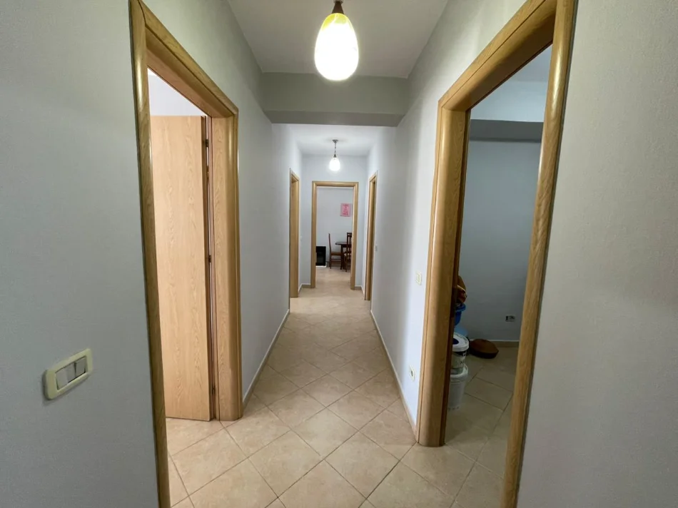 Tirane, jepet me qera apartament 2+1 Kati 5, 95 m² 650 € 