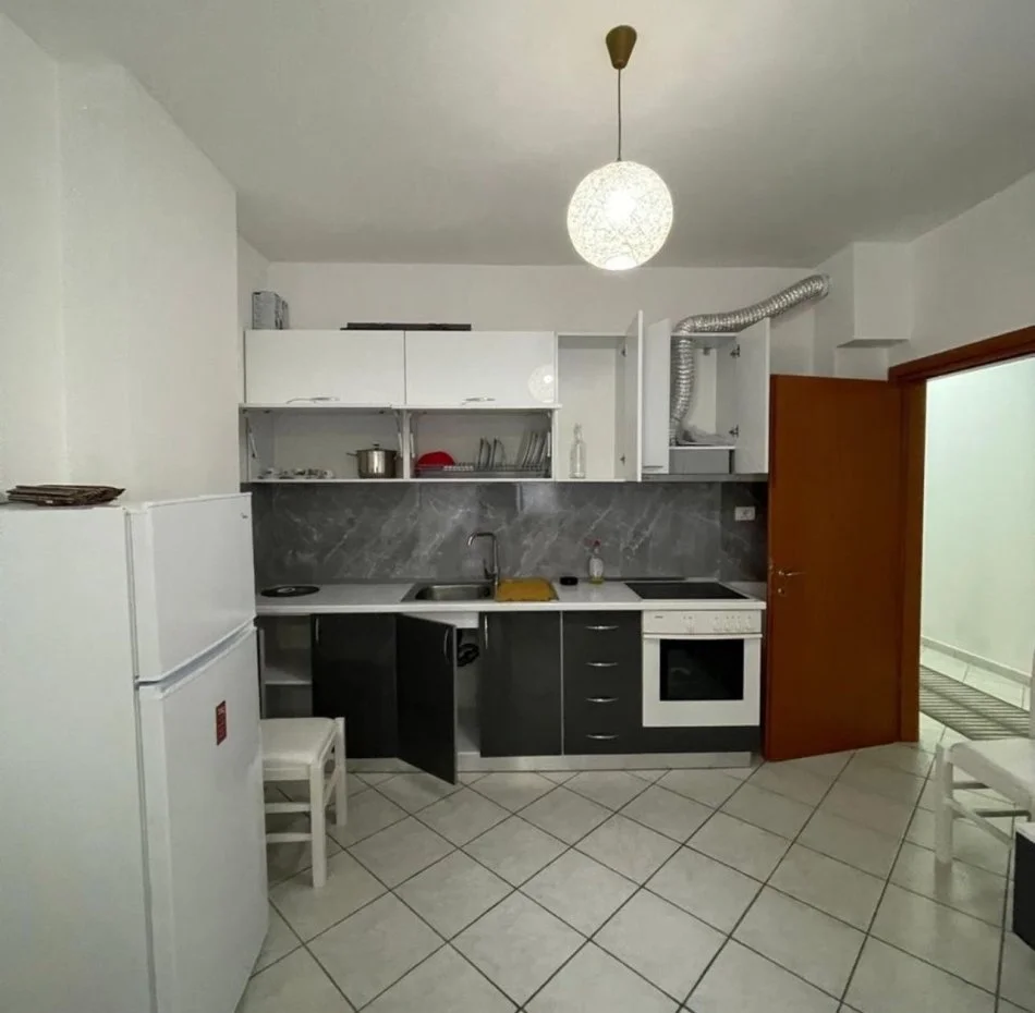 Durres, jepet me qera apartament 2+1 Kati 2, 400 € 