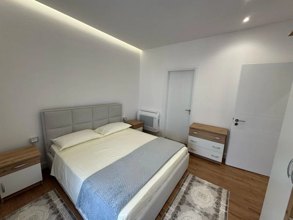 Tirane, jepet me qera apartament 2+1 Kati 7, 92 m² 800 € (Rruga 5 Maji)