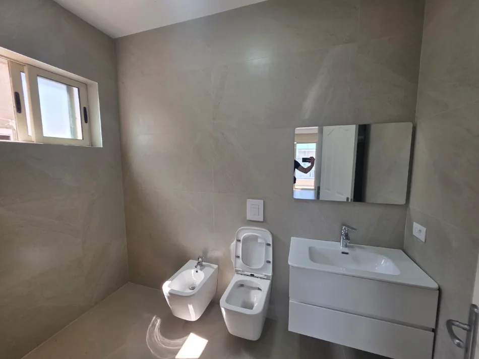 Tirane, shitet apartament 2+1+Ballkon Kati 7, 108 m² 163.000 € (Rruga Sokrat Miho)