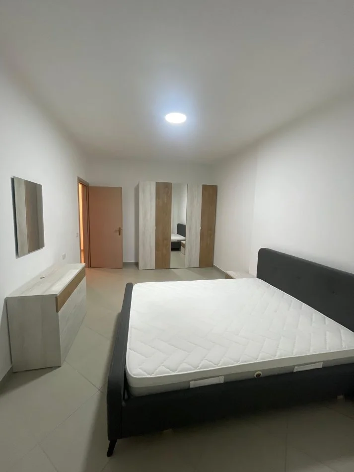 Tirane, jepet me qera apartament 1+1 , 350 € (Yzberisht)