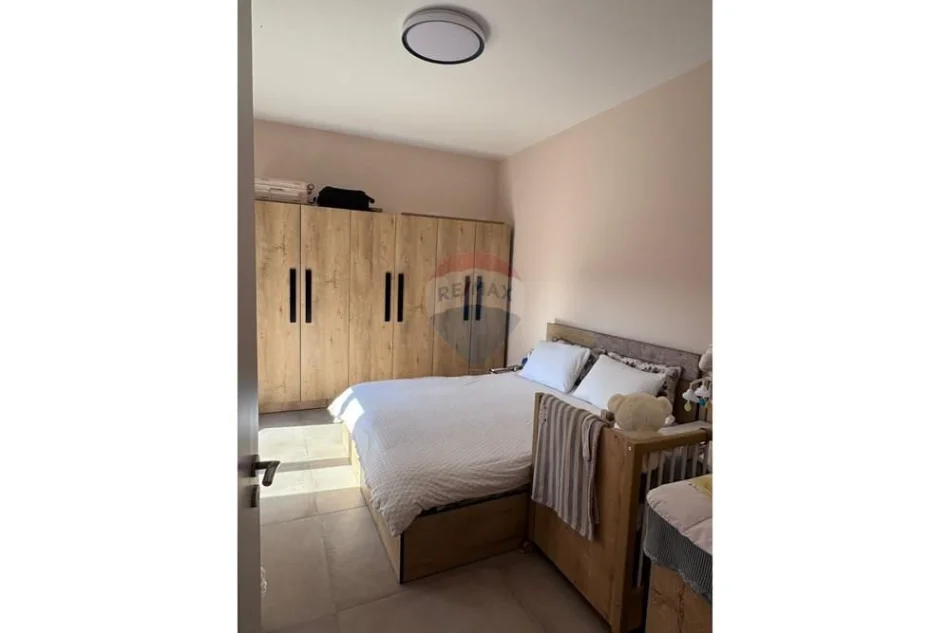 Tirane, jepet me qera apartament 1+1 Kati 5, 85 m² 400 € 