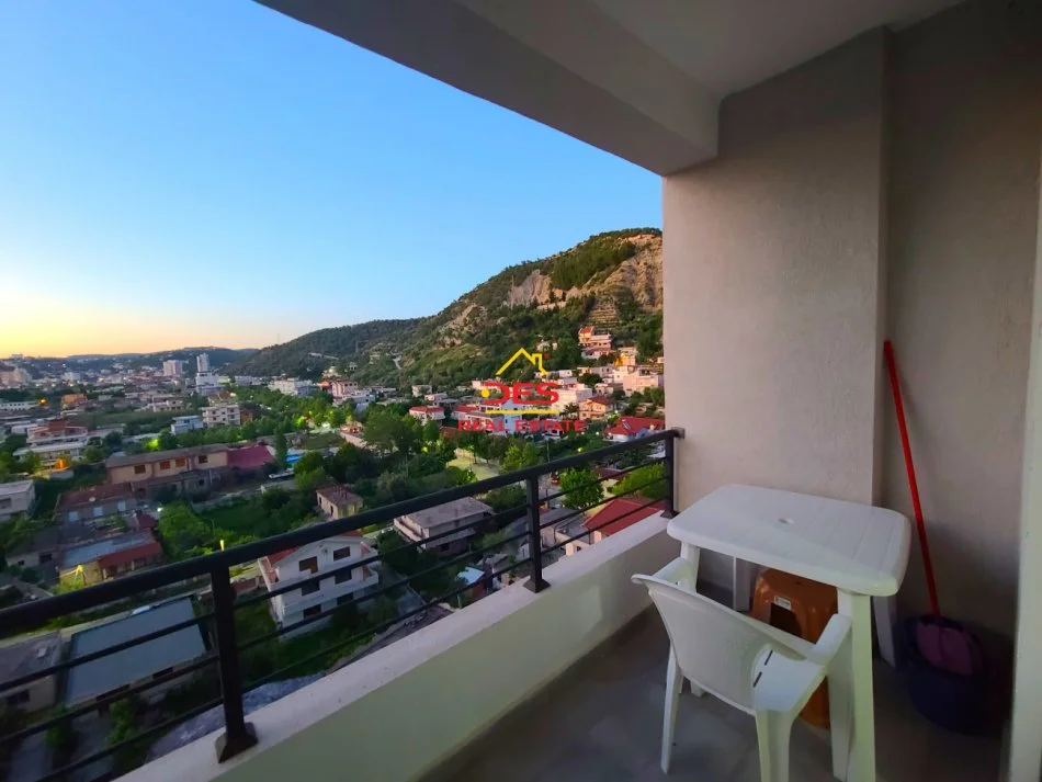 Vlore, jepet me qera apartament 1+1+Ballkon Kati 9, 70 m² 400 € (Rruga Murat Tërbaçi)