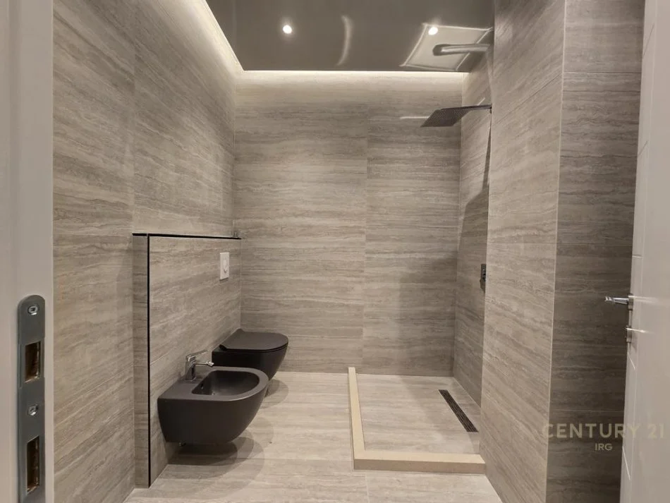 Tirane, shes apartament 1+1 Kati 7, 58 m² 165.000 € (Rruga e Kavajës)