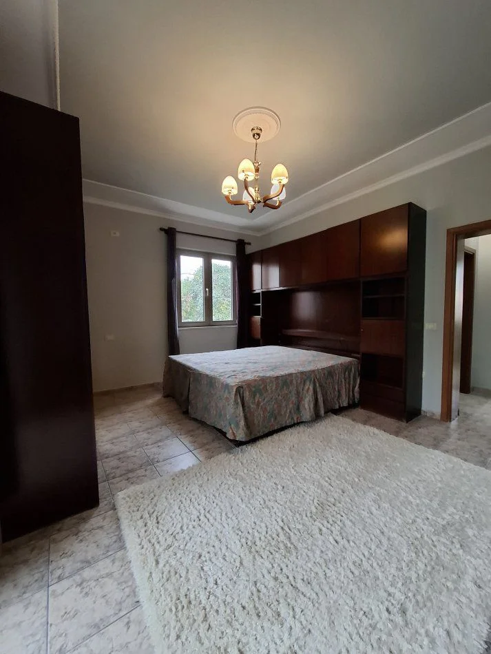 Tirane, jepet me qera apartament 3+1+Aneks+Ballkon Kati 1, 115 m² 900 € (ALI DEMI)