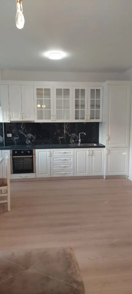 Tirane, jepet me qera apartament 2+1+Ballkon Kati 6, 80 m² 650 €