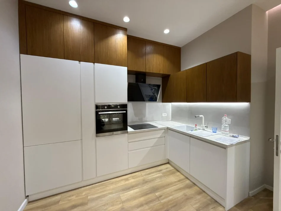 Tirane, shitet apartament 2+1 , 93 m² 260.000 € (Ish UET)