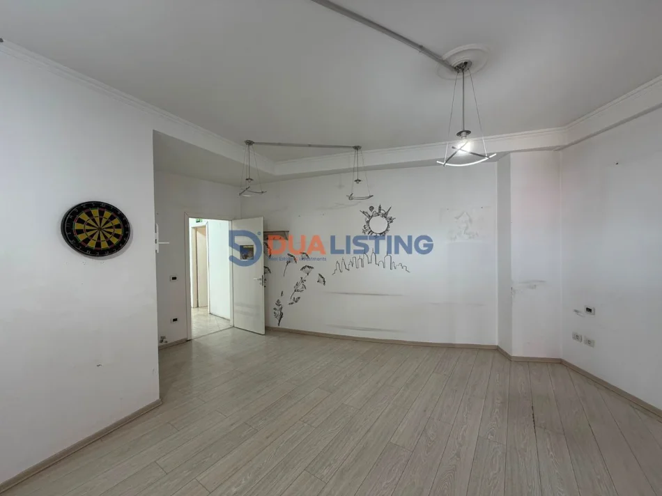 Tirane, jepet me qera ambjent biznesi , 200 m² 1.000 € 