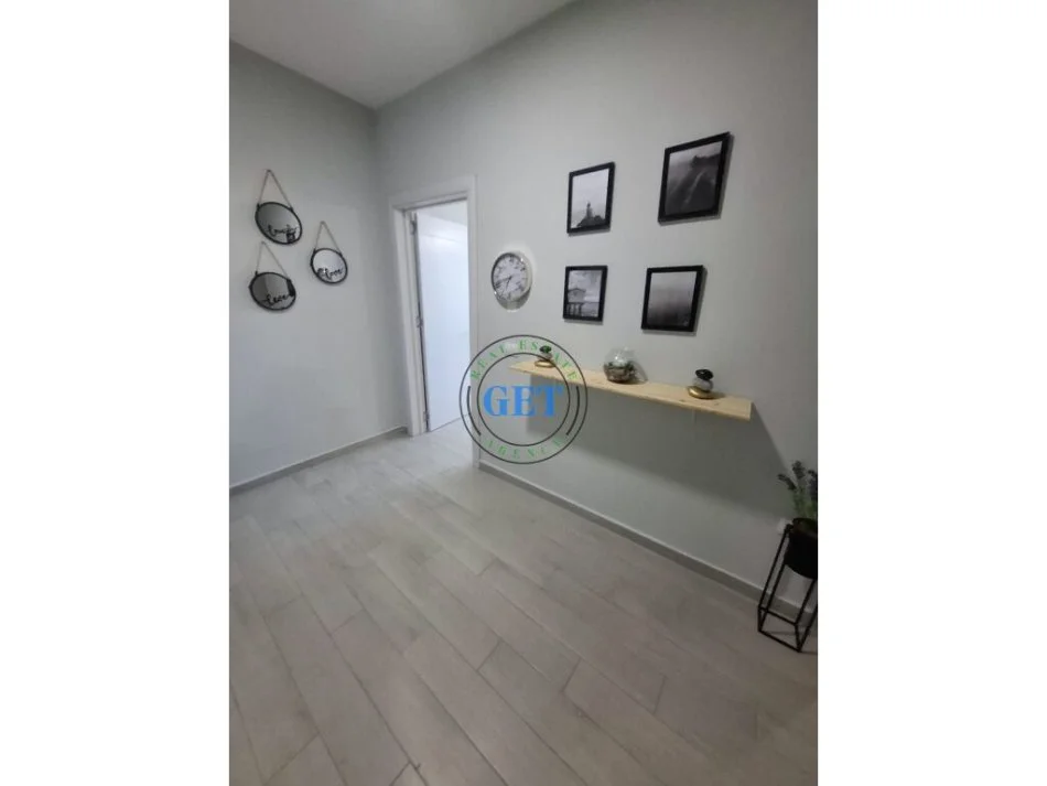 Durres, jepet me qera apartament 1+1+Ballkon Kati 2, 2 m² 70 € (Vollga, Durrës)