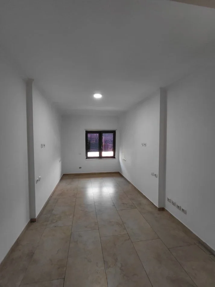 Tirane, jap me qera zyre Kati 5, 131 m² 1.300 € 