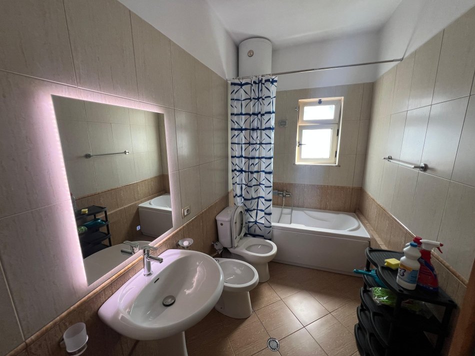 Shqiperi, jepet me qera apartament 2+1 Kati 6, 90 m² 600 € (Vasil Shanto)