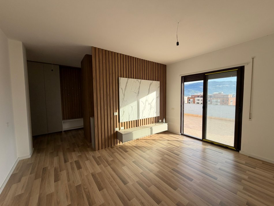 Vlore, shitet nga Pronari, pa-komision apartament+verande | Penthouse 2+1+Aneks+Ballkon Kati 10, 106 m² 199.999 € (Rruga Transballkanike)