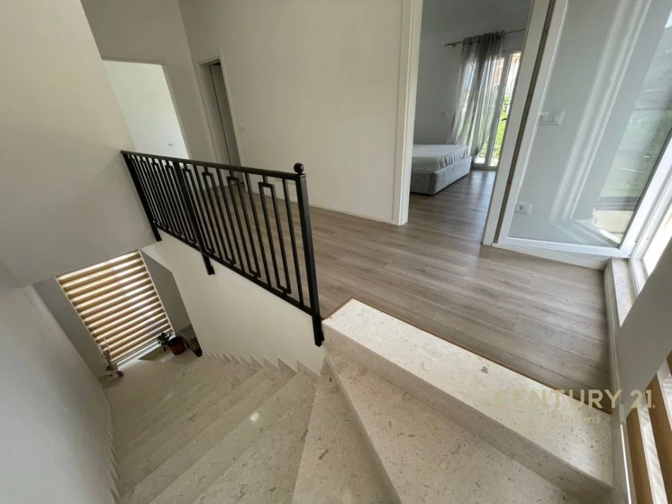 Tirane, jepet me qera Vile 2 Katshe Kati 0, 150 m² 1.500 € (Mullet)