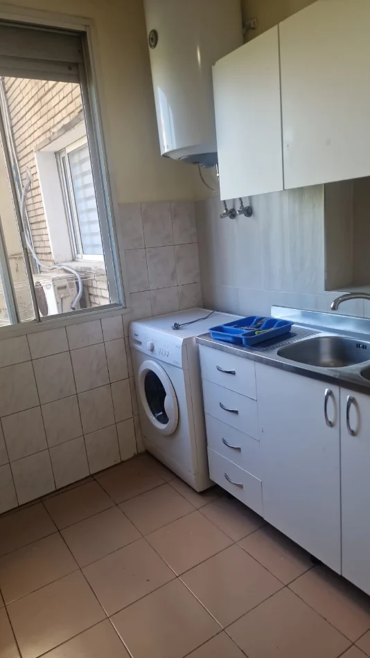 Tirane, jepet me qera apartament 1+1 Kati 3, 64 m² 500 € (Mozaiku i Tiranes ,21 Dhjetori)