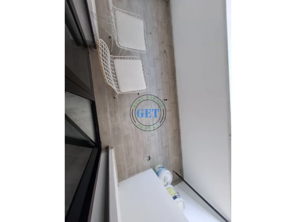 Durres, jepet me qera apartament 2+1+Ballkon Kati 5, 800 € (Qender, Durrës.)