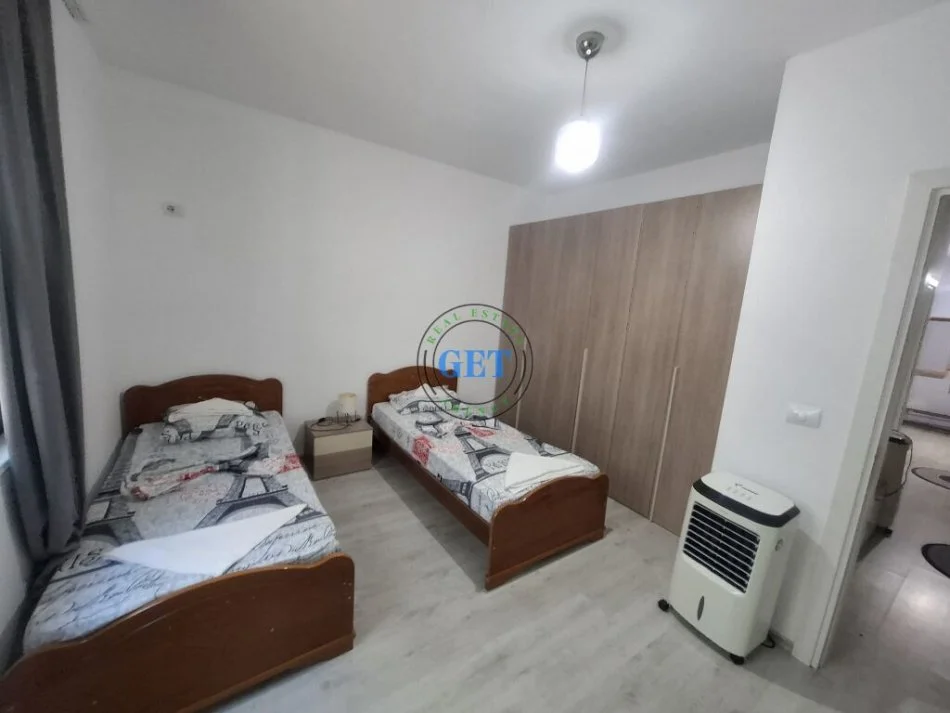 Durres, jepet me qera apartament 2+1+Ballkon Kati 5, 800 € (Qender, Durrës.)