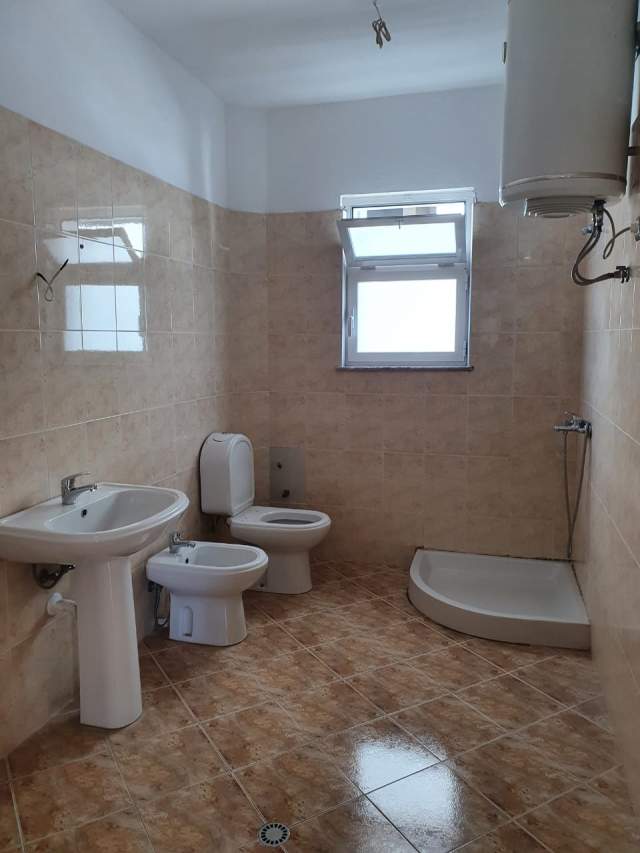 Tirane, jepet me qera Vile 2+1 Kati 3, 100 m² 350.000 Leke (Gramoz Pasha)