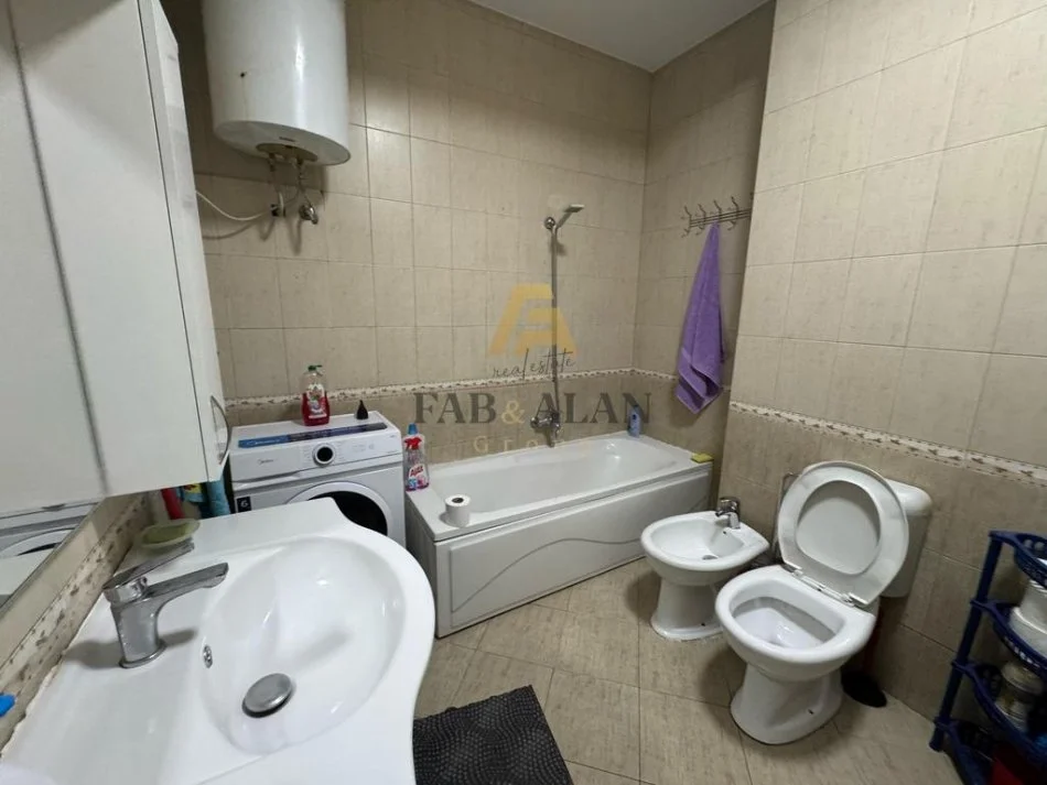 Tirane, jepet me qera apartament 2+1+2 Kati 1, 620 € (Don Bosko)