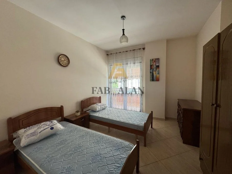 Tirane, jepet me qera apartament 2+1+2 Kati 1, 620 € (Don Bosko)